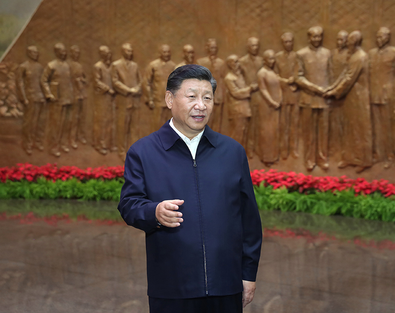 9月12日，中共中央總書記、國家主席、中央軍委主席習(xí)近平視察中共中央北京香山革命紀(jì)念地。這是習(xí)近平在香山革命紀(jì)念館參觀《為新中國奠基》主題展覽，并發(fā)表重要講話。