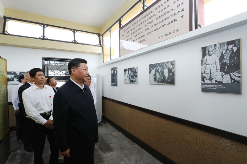 8月19日至22日，中共中央總書記、國家主席、中央軍委主席習(xí)近平在甘肅考察。這是20日下午，習(xí)近平在張掖市山丹培黎學(xué)校參觀學(xué)校創(chuàng)辦人路易·艾黎故居。