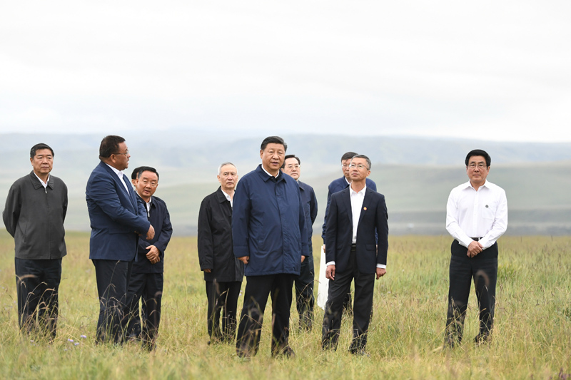 8月19日至22日，中共中央總書記、國家主席、中央軍委主席習(xí)近平在甘肅考察。這是20日下午，習(xí)近平在中農(nóng)發(fā)山丹馬場有限責(zé)任公司一場考察，實地了解祁連山生態(tài)環(huán)境恢復(fù)和保護(hù)情況。