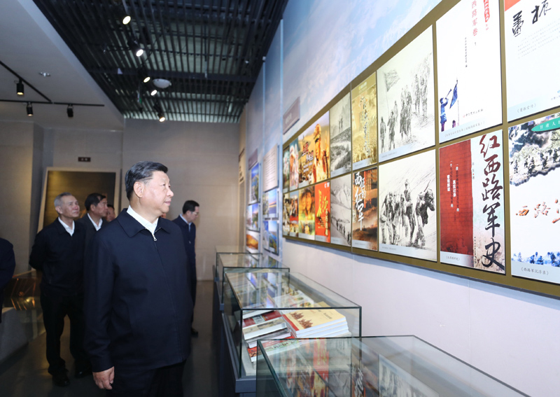 8月19日至22日，中共中央總書記、國家主席、中央軍委主席習(xí)近平在甘肅考察。這是20日上午，習(xí)近平在張掖市高臺縣參觀中國工農(nóng)紅軍西路軍紀(jì)念館。